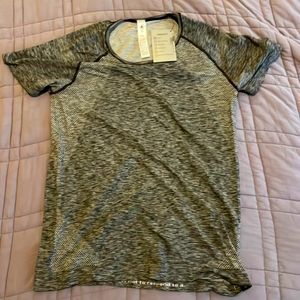 NWT FreshFit HPE Clothing Soho 2.0 Shirt